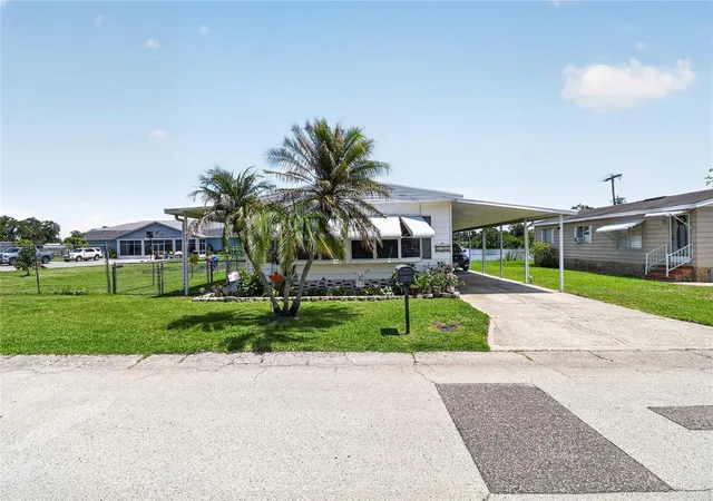 Manufactured home for sale at 3586 Lazy Lake Dr N, LAKELAND, FL 33801 | MLS# S5152456