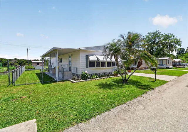 Photo 2 of Manufactured home for sale at 3586 Lazy Lake Dr N, Lakeland, FL 33801 | MLS# S5152456 | Listing updated on 2026-09-15