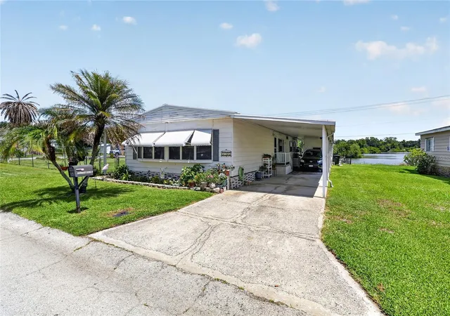 Photo 3 of Manufactured home for sale at 3586 Lazy Lake Dr N, Lakeland, FL 33801 | MLS# S5152456 | Listing updated on 2026-09-15