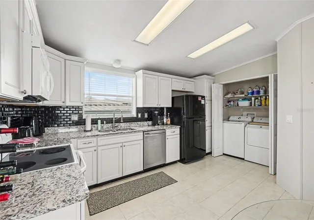 Homes for sale in Palmetto, FL | 226 Bimini Dr, Palmetto, FL 34221 | MLS# A4698013