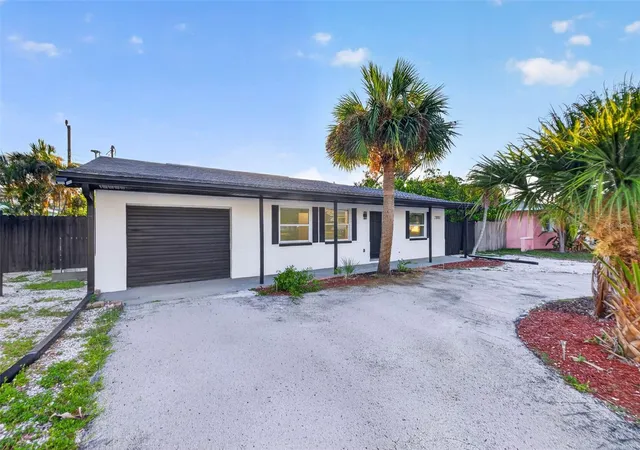 Homes for sale in St Petersburg, FL | 2801 45th St S, St Petersburg, FL 33711 | MLS# TB8522847