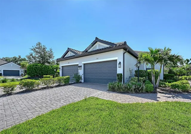 Homes for sale in Lakewood Ranch, FL | 15611 Sacile Ln, Lakewood Ranch, FL 34211 | MLS# A4698016