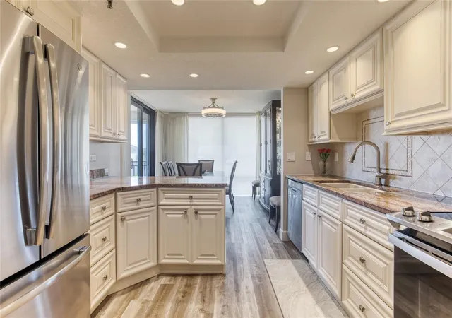 Listing Photo 5 - Condo for sale in building located at 1239 Ocean Shore Blvd, Ormond Beach, FL 32176 - Unit #2E5