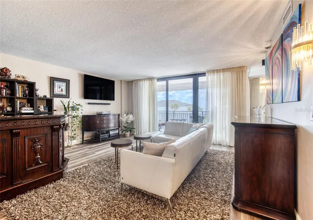 Listing Photo 4 - Condo for sale in building located at 1239 Ocean Shore Blvd, Ormond Beach, FL 32176 - Unit #2E5