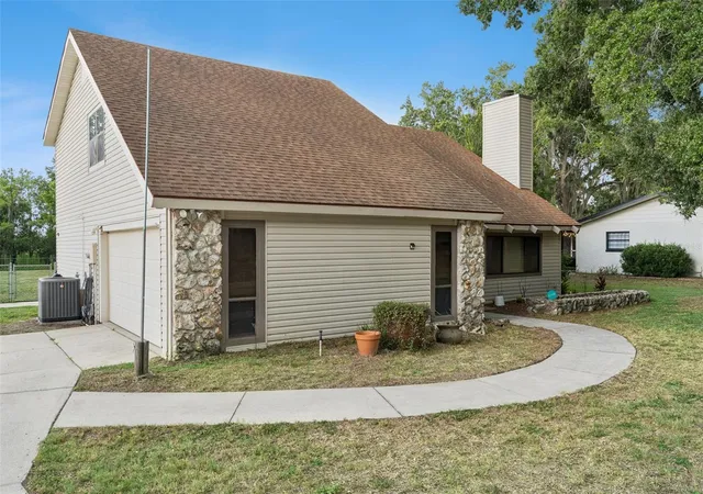 Photo 3 of Single family home for sale at 9916 Jackson Rd, Leesburg, FL 34788 | MLS# S5152464 | Listing updated on 2026-10-01
