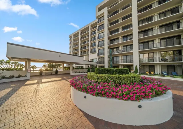 3rd image of 4 Belleview Blvd #106, Belleair, FL 33756 | MLS# TB8522878