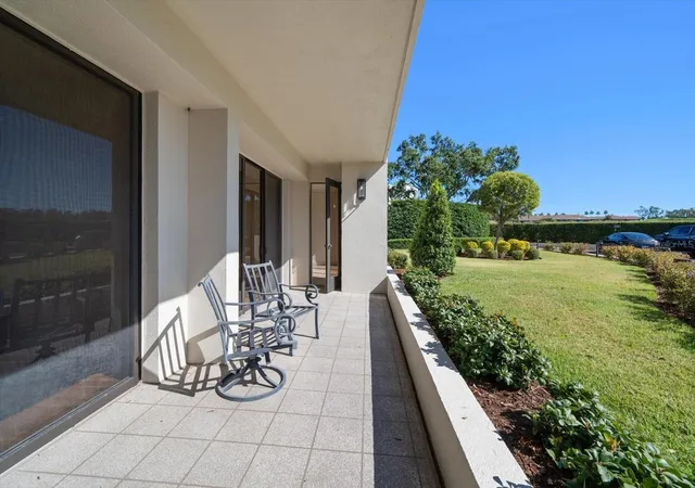 2nd image of 4 Belleview Blvd, BELLEAIR, FL 33756