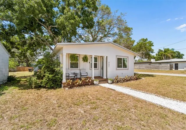 Photo 2 of Single family home for sale at 4601 16th Avenue N, St Petersburg, FL 33713 | MLS# TB8522892 | Listing updated on 2026-08-30