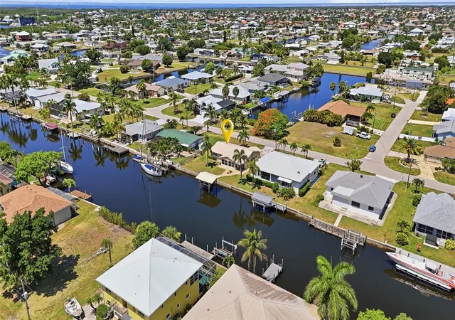 3rd image of 4310 Palm Dr, Punta Gorda, FL 33950 | MLS# C7527719