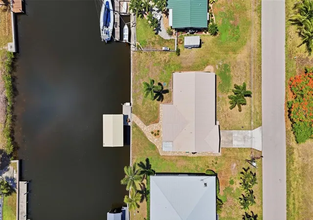 32nd image of 4310 Palm Dr, Punta Gorda, FL 33950 | MLS# C7527719