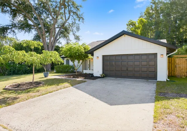 Homes for sale in Tampa, FL | 10907 Autumn Oak Pl, Tampa, FL 33618 | MLS# TB8522906