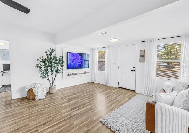 Photo 3 of Single family home for sale at 1537 39th Street S, Saint Petersburg, FL 33711 | MLS# TB8522917 | Listing updated on 2026-09-22