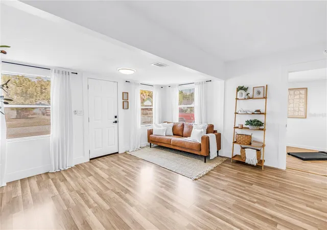 Photo 4 of Single family home for sale at 1537 39th Street S, Saint Petersburg, FL 33711 | MLS# TB8522917 | Listing updated on 2026-09-22