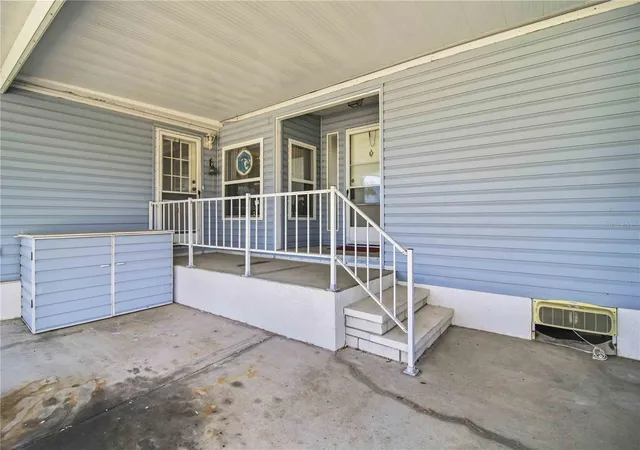 3rd image of 8476 Imperial Cir, Palmetto, FL 34221 | MLS# A4698035