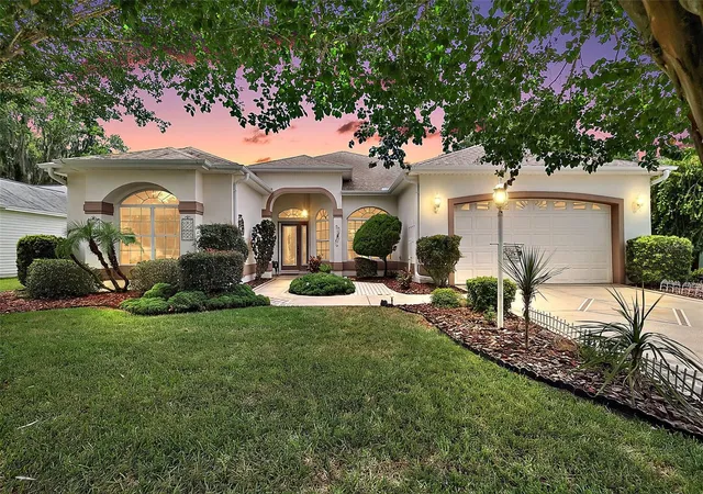 1st image of 542 Loma Paseo Dr, Lady Lake, FL 32159 | MLS# G5114246