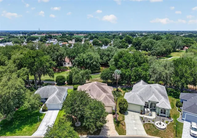 3rd image of 542 Loma Paseo Dr, Lady Lake, FL 32159 | MLS# G5114246