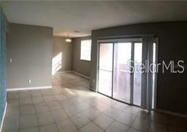 Listing Photo 4 - Condo for sale in building located at 3984 Versailles Dr, ORLANDO, FL 32808 - Unit #3984C