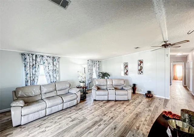 Photo 3 of Manufactured home for sale at 1785 Quail Hl Dr, Lakeland, FL 33810 | MLS# O6419735 | Listing updated on 2026-06-26