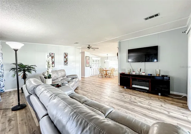 Photo 4 of Manufactured home for sale at 1785 Quail Hl Dr, Lakeland, FL 33810 | MLS# O6419735 | Listing updated on 2026-06-26