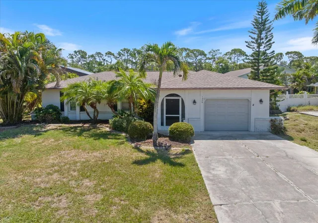 Homes for sale in Nokomis, FL | 1236 Gayle Ave, Nokomis, FL 34275 | MLS# A4698037