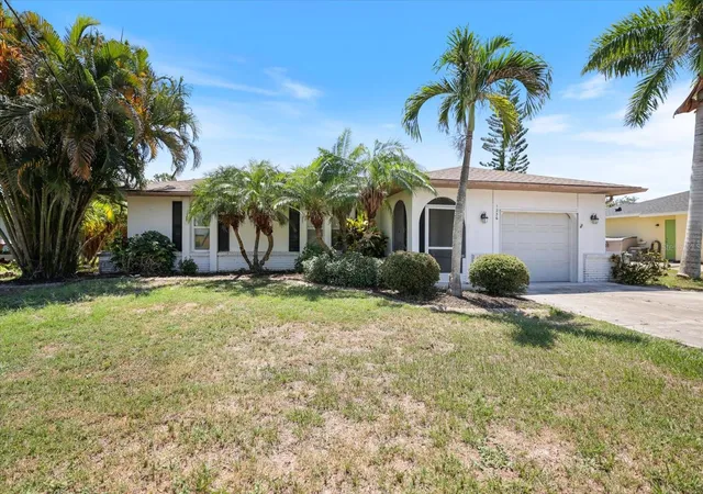 Homes for sale in Nokomis, FL | 1236 Gayle Ave, Nokomis, FL 34275 | MLS# A4698037