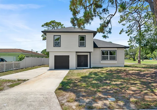Photo 1 of Single family home for sale at 1801 Lakewood Dr S, Saint Petersburg, FL 33712 | MLS# W7887036 | Listing updated on 2026-10-27