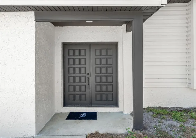 Photo 4 of Single family home for sale at 1801 Lakewood Dr S, Saint Petersburg, FL 33712 | MLS# W7887036 | Listing updated on 2026-10-27