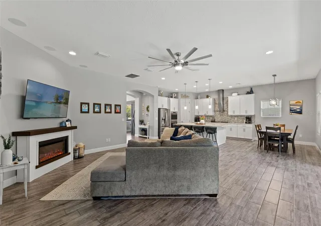 3rd image of 6334 Knob Tree Dr, Lithia, FL 33547 | MLS# TB8522931