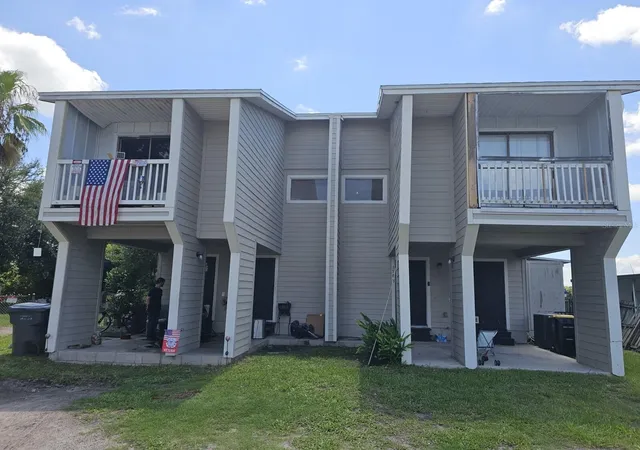 1st image of 1108 Country Club Ln, Lakeland, FL 33801 | MLS# TB8522933