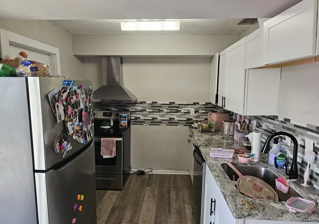 Listing Photo 5 - Condo for sale in building located at 1108 Country Clb Ln, LAKELAND, FL 33801
