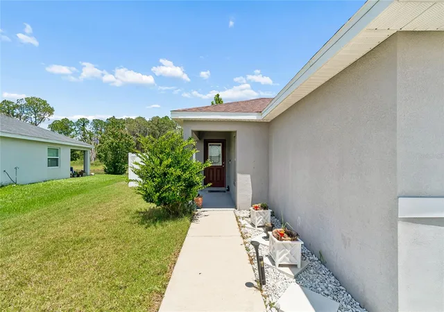 Photo 3 of Single family home for sale at 6917 Gideon Cir, Zephyrhills, FL 33541 | MLS# TB8522940 | Listing updated on 2026-09-26