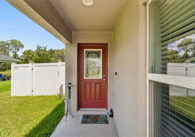 Photo 3 of Single family home for sale at 6917 Gideon Cir, Zephyrhills, FL 33541 | MLS# TB8522940 | Listing updated on 2026-09-26