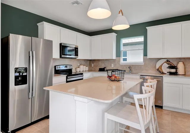 3rd image of 10430 Hidden Banks Gln, Parrish, FL 34219 | MLS# TB8522945