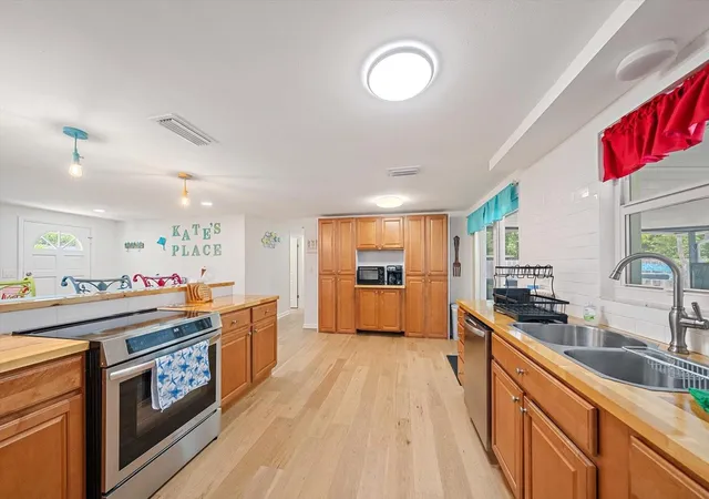 Photo 3 of Single family home for sale at 2923 Linwood Dr, Sarasota, FL 34232 | MLS# A4698049 | Listing updated on 2026-07-07