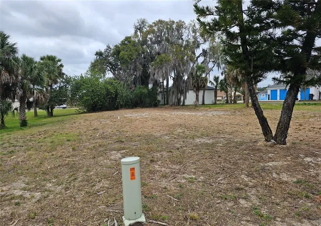 Photo 1 of Sale Pending at 209 W Badger Ave, Eustis, FL 32726 | MLS# G5114249 | Listing updated on 2026-09-03