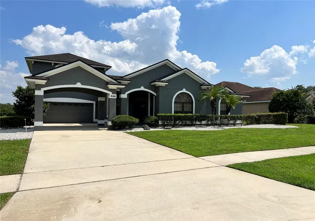 1st image of 508 Lanarkshire Pl, Apopka, FL 32712 | MLS# O6419754