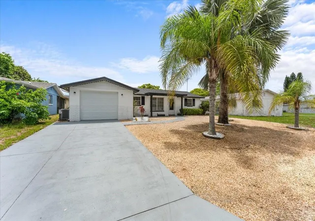 Photo 4 of Single family home for sale at 10914 Oakdale Ave, Port Richey, FL 34668 | MLS# A4698057 | Listing updated on 2026-08-26