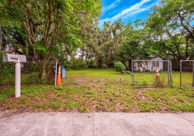Photo 9 of Single family home for sale at 1102 Hoffner Ave, ORLANDO, FL 32809 | MLS# O6419760 | Listing updated on 2026-10-05