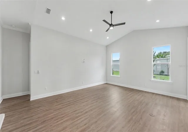 Photo 4 of Sale Pending at 5367 Clubhouse Hills Ln, Lakeland, FL 33812 | MLS# L4963051 | Listing updated on 2026-09-04