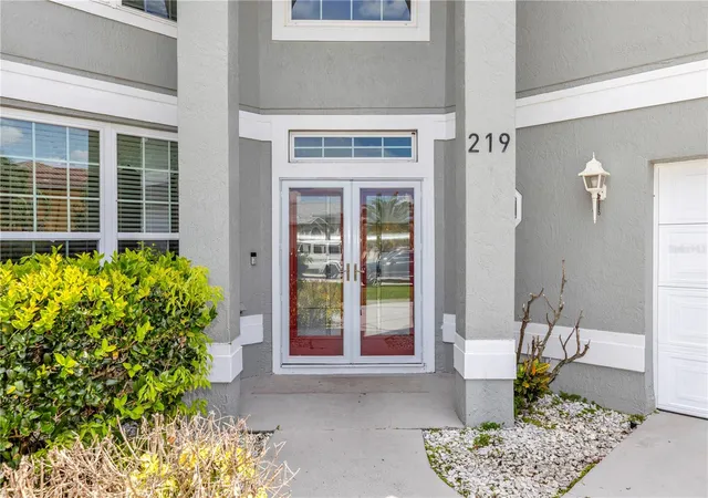 Photo 2 of Single family home for sale at 219 Strathmore Cir, Kissimmee, FL 34744 | MLS# O6419771 | Listing updated on 2026-09-08