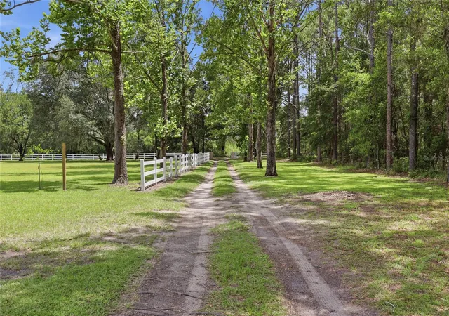 3rd image of 16310 Nw 40Th Pl, Newberry, FL 32669 | MLS# GC541452