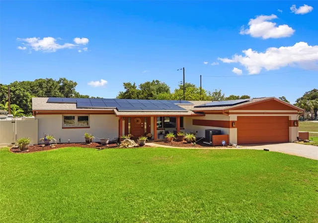Homes for sale in Kenneth City, FL | 5915 46th Ave N, Kenneth City, FL 33709 | MLS# TB8523006