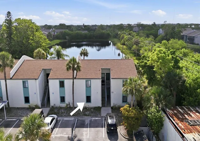 2nd image of 11409 8Th St N, ST PETERSBURG, FL 33716