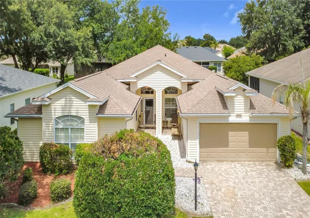 Photo 3 of Single family home for sale at 25243 River Crst Dr, Leesburg, FL 34748 | MLS# G5114254 | Listing updated on 2026-06-26