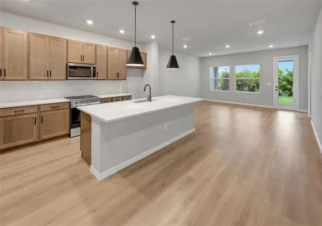 Photo 3 of Sale Pending at 5188 Crk Sand Dr, Apollo Beach, FL 33572 | MLS# TB8523020 | Listing updated on 2026-09-28
