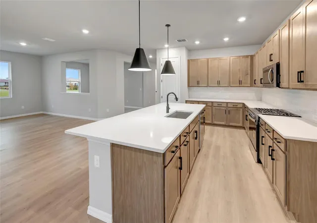 Photo 4 of Sale Pending at 5188 Crk Sand Dr, Apollo Beach, FL 33572 | MLS# TB8523020 | Listing updated on 2026-09-28
