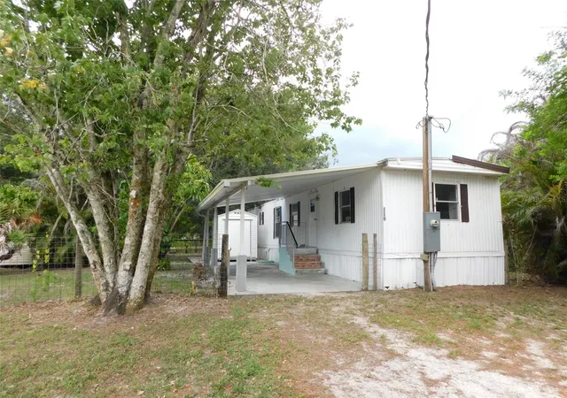 3rd image of 1110 Ne Forrest Ave, Arcadia, FL 34266 | MLS# C7527728