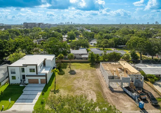 2nd image of 208 S Treasure Dr, Tampa, FL 33609 | MLS# TB8523041