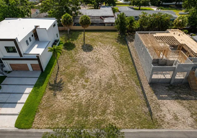 4th image of 208 S Treasure Dr, Tampa, FL 33609 | MLS# TB8523041