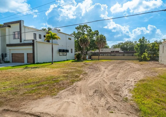 5th image of 208 S Treasure Dr, Tampa, FL 33609 | MLS# TB8523041